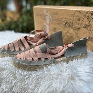 🆕   Free People Stylish Gray and Peach Espadrilles Size 40